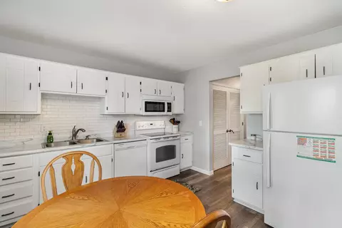 570 Clover Leaf Pkwy NE, Blaine, MN 55434