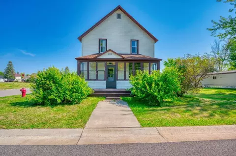 211 3rd Ave N, Biwabik, MN 55708