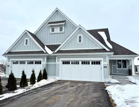 76 Spring Farm Rd, North Oaks, MN 55127