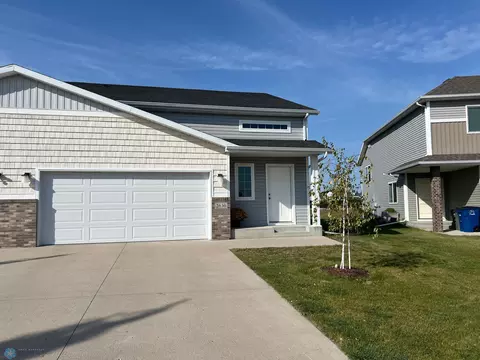 2630 31st Ave S, Moorhead, MN 56560
