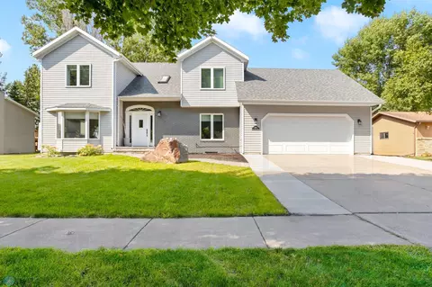 3919 17th St S, Fargo, ND 58104