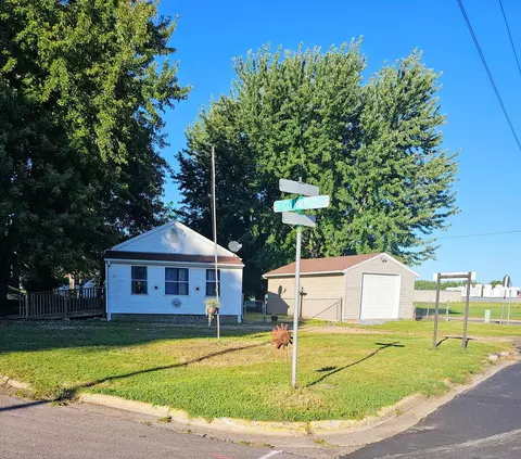 11 Broadway, Hanska, MN 56041