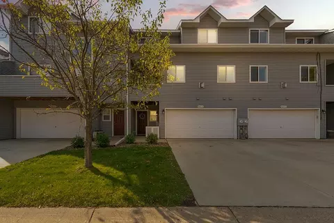 660 Kingfisher Ln #D, Woodbury, MN 55125