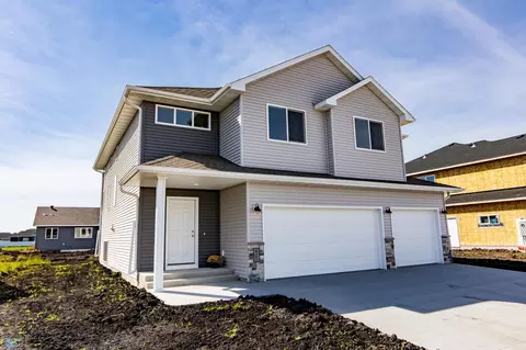 6787 28th St S, Fargo, ND 58104