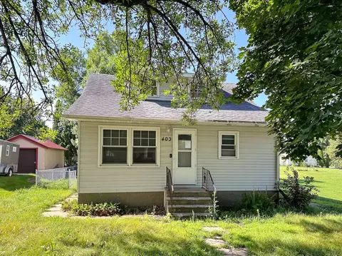 409 W 1st St, Janesville, MN 56048