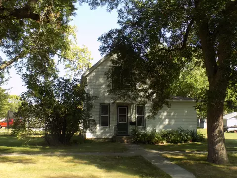 301 S Griffin St, Lakefield, MN 56150