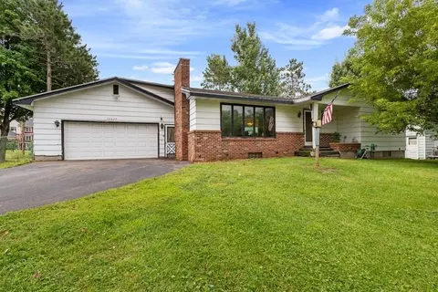12077 Lindstrom Ln, Lindstrom, MN 55045