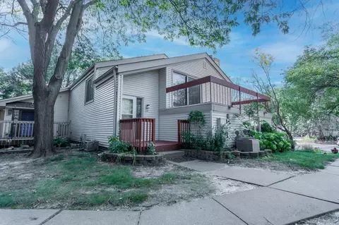241 Dejon Ct, Woodbury, MN 55125