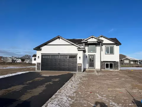 7994 Hunter Lake Dr, Clear Lake, MN 55319