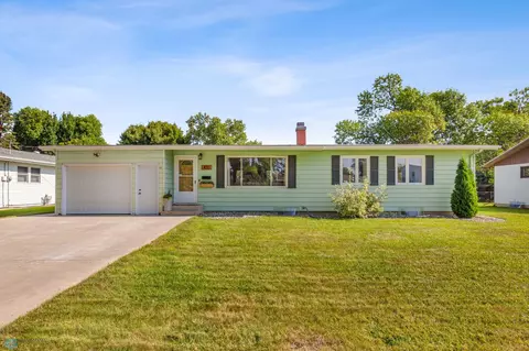 430 Maple Ln, Moorhead, MN 56560