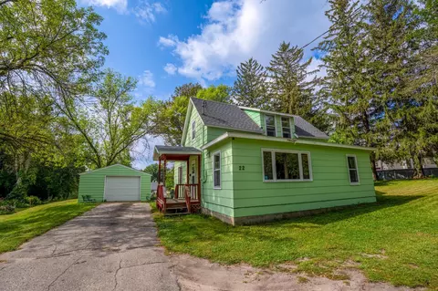 22 3rd Ave SE, New London, MN 56273