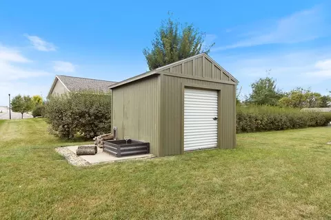 602 Genesis Ave, Marshall, MN 56258 photo 3