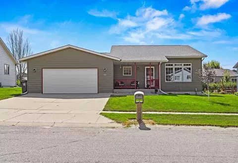 602 Genesis Ave, Marshall, MN 56258 photo 2