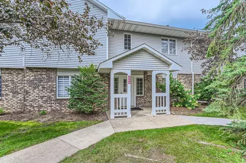 1063 Duckwood Dr #204, Eagan, MN 55123