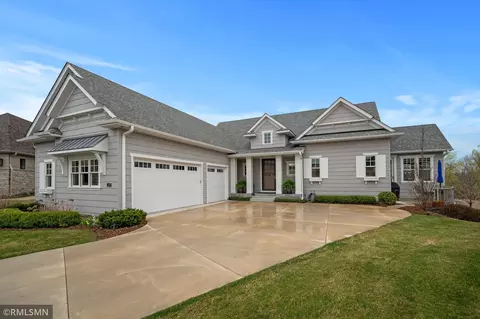 19 Kestrel Ct, North Oaks, MN 55127