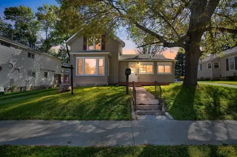 605 Elm Ave W, Waseca, MN 56093