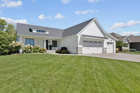 1407 4th St NW, New Prague, MN 56071