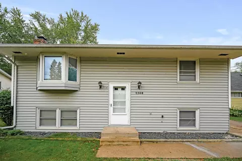 2360 Bush Ave E, Maplewood, MN 55119