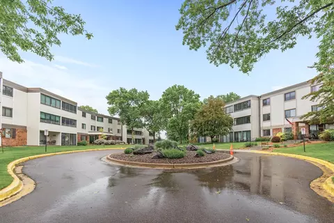 10540 43rd Ave N #303, Plymouth, MN 55442