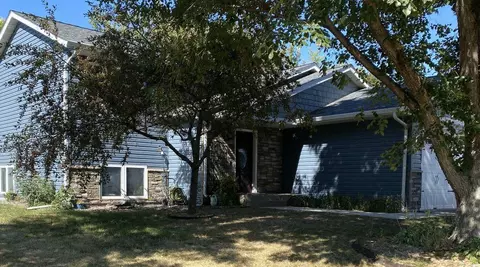 1137 Prairie View Dr SW, Hutchinson, MN 55350