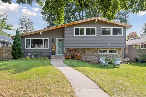 1484 California Ave W, Falcon Heights, MN 55108