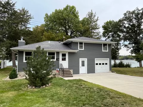 1900 Cedarwood St, Fairmont, MN 56031