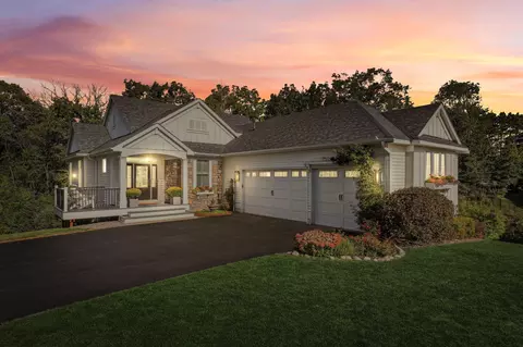 2711 Selena Cir, White Bear Lake, MN 55110