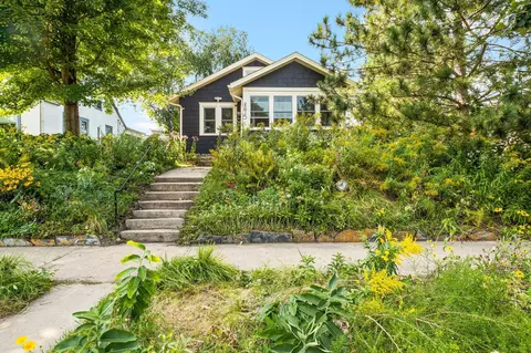 895 Howell St N, Saint Paul, MN 55104