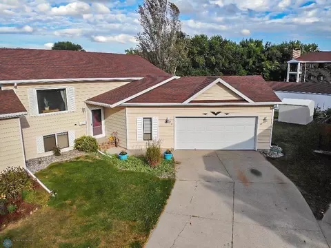 1842 34th St S, Fargo, ND 58103