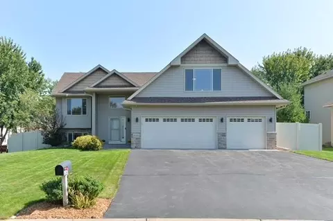 6143 Goodview Trail Ct N, Hugo, MN 55038