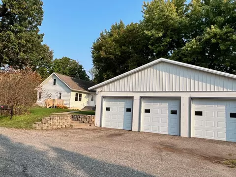 110 3rd St, Holdingford, MN 56340