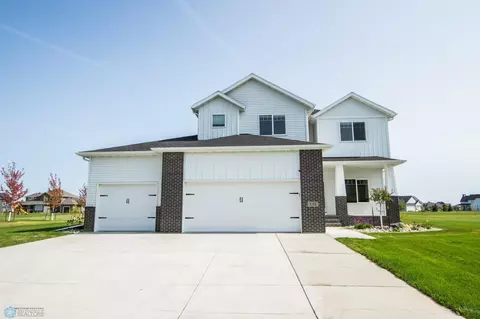 237 S Schnell Dr, Oxbow, ND 58047