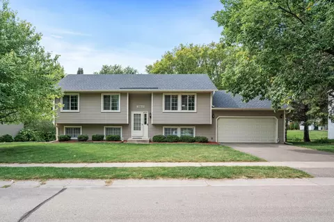 18647 Harrogate Dr, Eden Prairie, MN 55346
