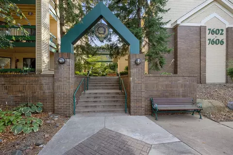 7606 York Ave S #7302, Edina, MN 55435