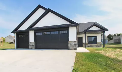 864 Bucknell Ln SE, Stewartville, MN 55976
