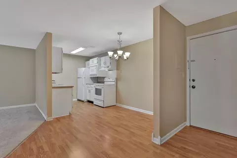 4 Pine Tree Dr #226, Arden Hills, MN 55112