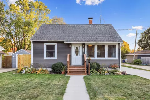 829 2nd St SW, Faribault, MN 55021