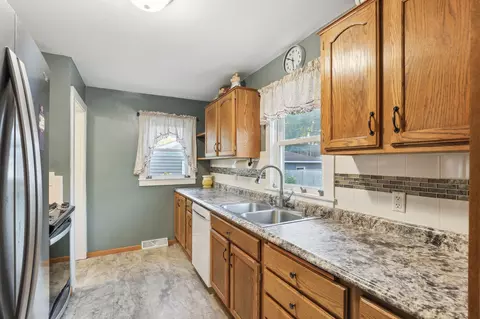 829 2nd St SW, Faribault, MN 55021 photo 9