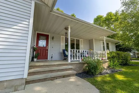 302 9th St N, Kerkhoven, MN 56252