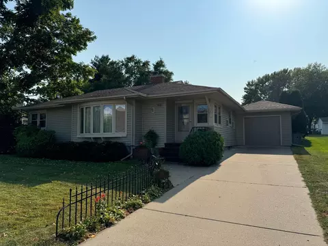 908 S Oak St, Lake City, MN 55041