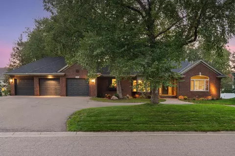 5046 Green Farms Rd, Edina, MN 55436