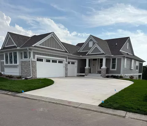 113 Spring Farm Rd, North Oaks, MN 55127