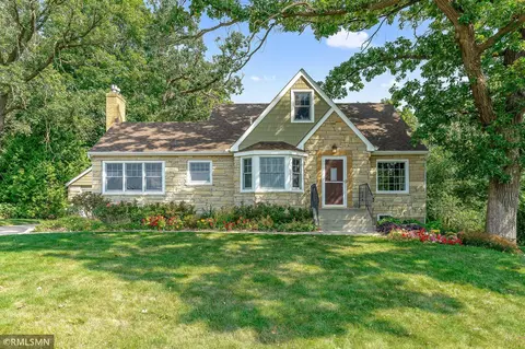 868 Bartelmy Ln N, Maplewood, MN 55119