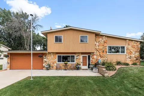 3124 Flag Ave N, New Hope, MN 55427