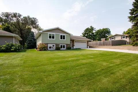 1501 15th Ter NW, New Brighton, MN 55112
