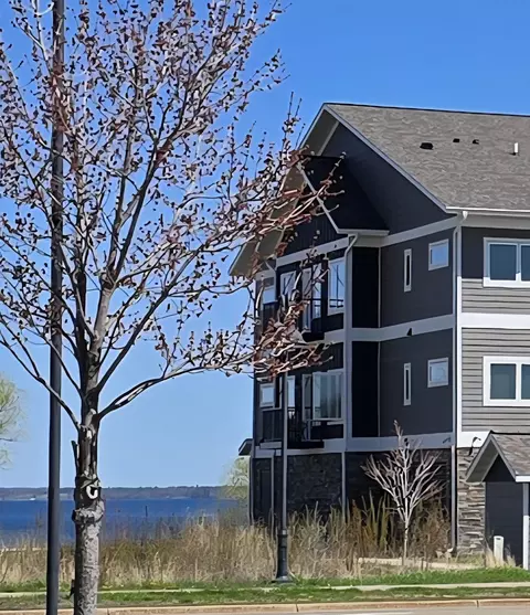 715 Lake Shore Dr NE #113, Bemidji, MN 56601