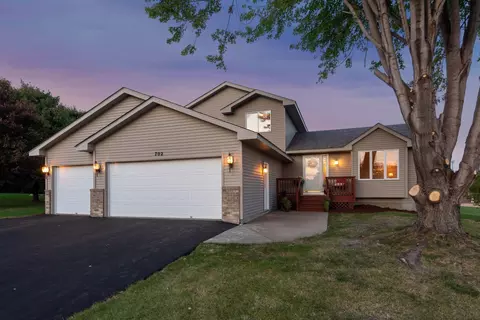 702 Martingale Dr, Norwood Young America, MN 55368