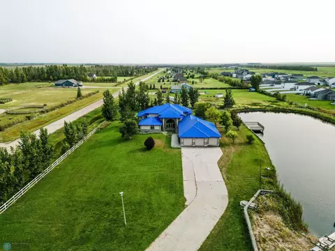 10021 72nd St S, Horace, ND 58047