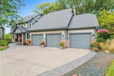 753 Bridle Ridge Rd, Eagan, MN 55123 photo 2