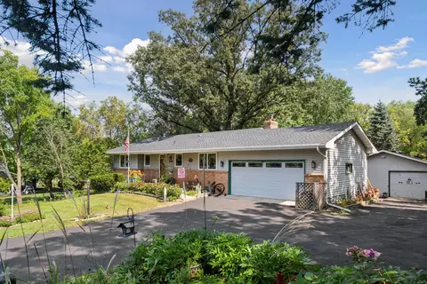 6611 Lochanburn Rd, Eden Prairie, MN 55346